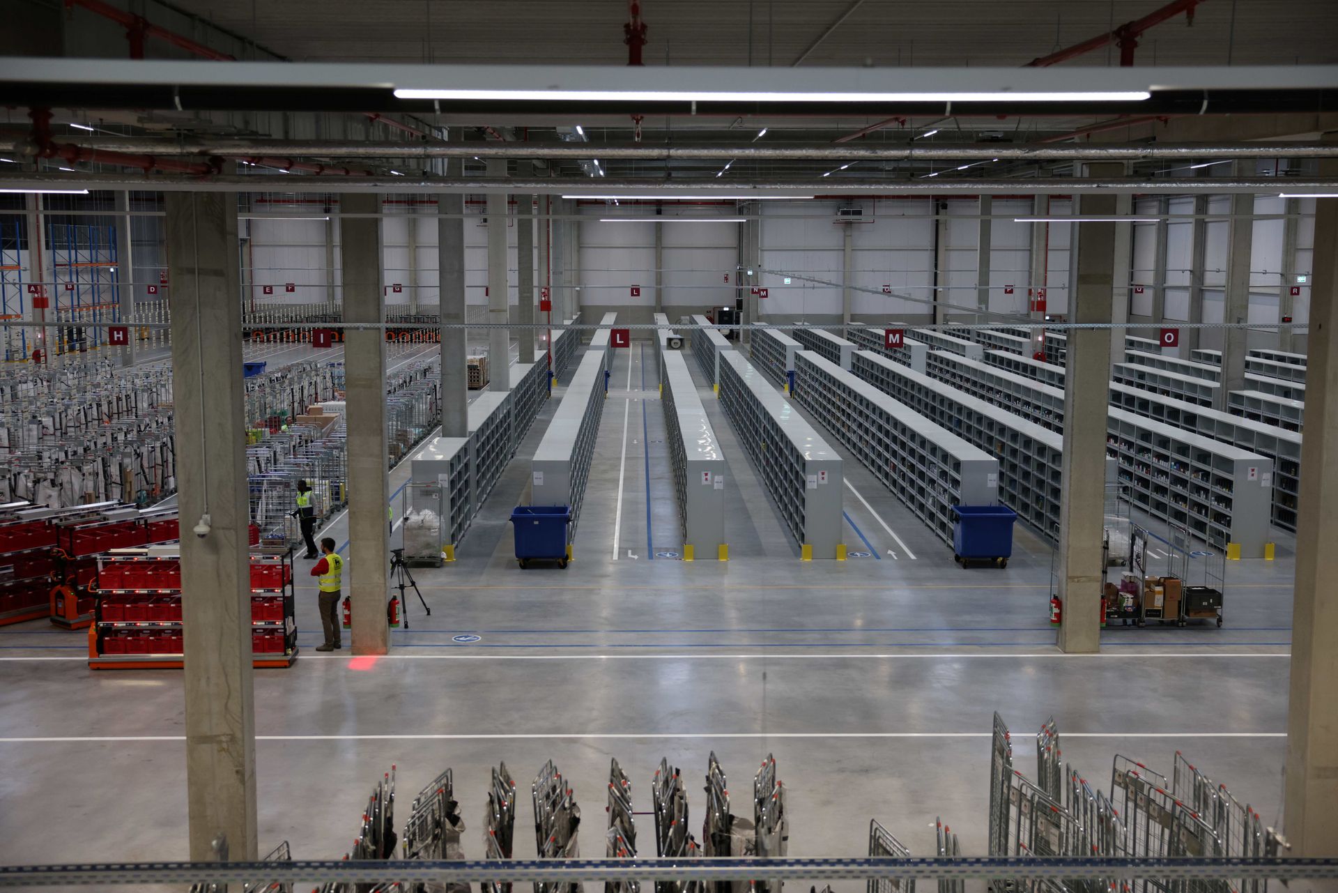 delhaize montea distribution center