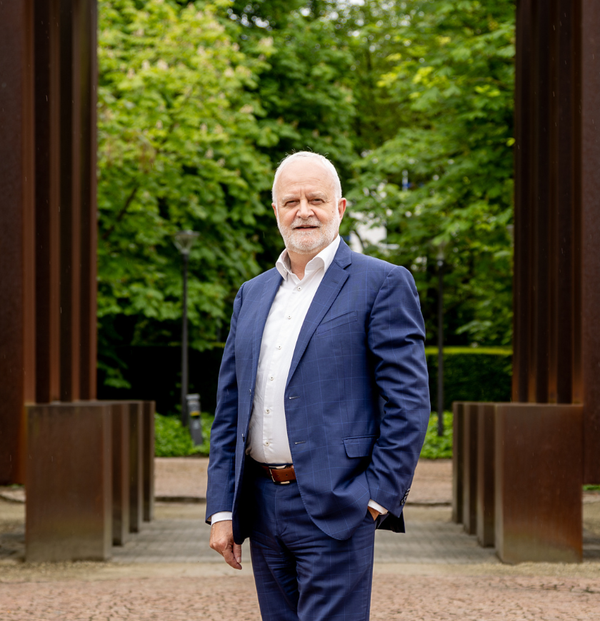 Wim Eraly buiten bij KBC